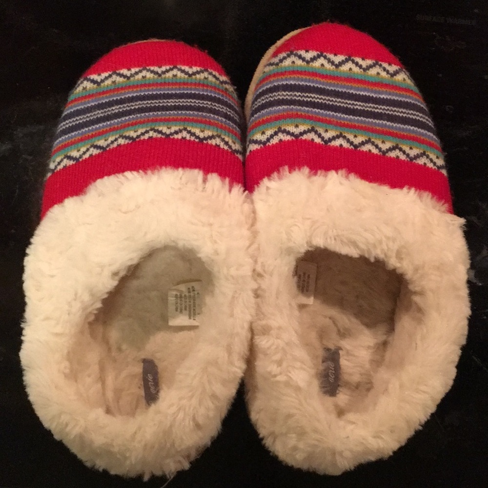 Aerie fuzzy slippers